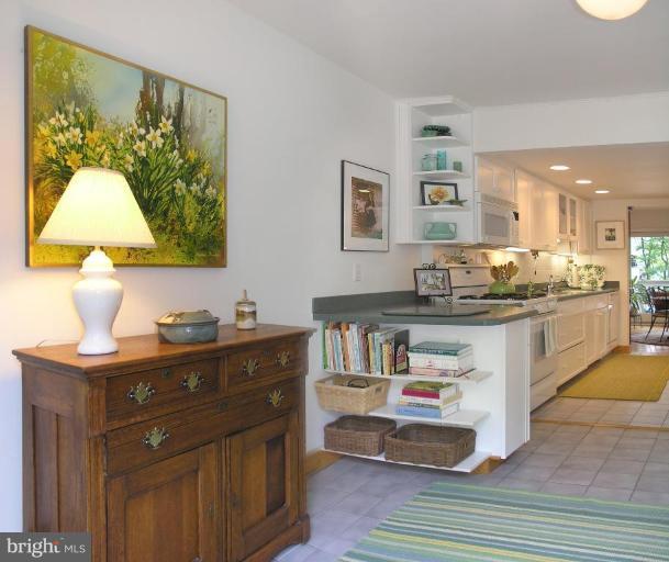 1630 Waters Edge Lane Reston, VA 20190 - Photo 15 of 30 Kitchen/Family Room