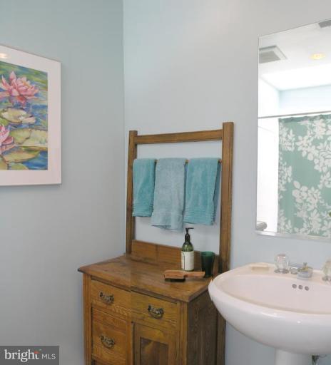1630 Waters Edge Lane Reston, VA 20190 - Photo 22 of 30 Bath #2