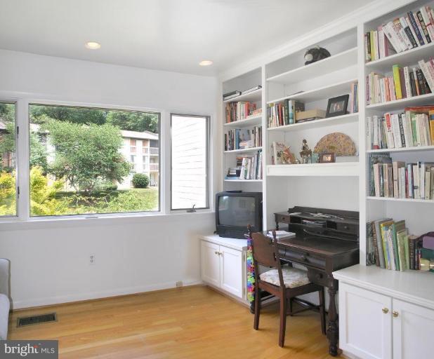 1630 Waters Edge Lane Reston, VA 20190 - Photo 23 of 30 Bedroom #3