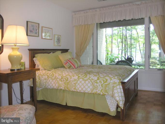 1630 Waters Edge Lane Reston, VA 20190 - Photo 26 of 30 Bedroom #4
