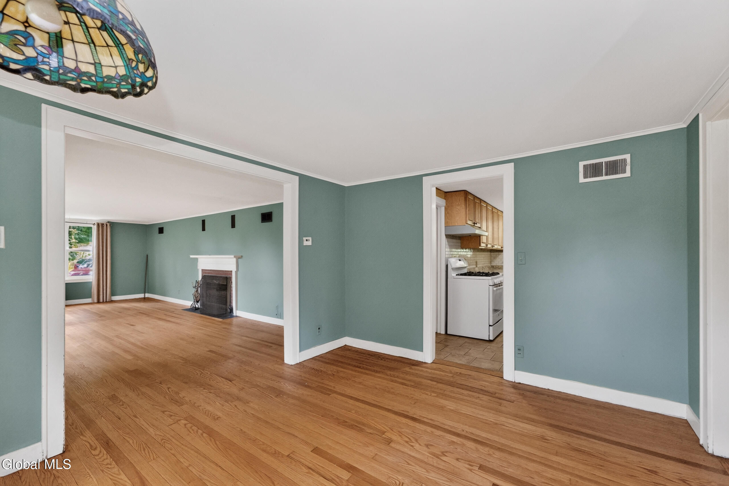 2439 County Rte 5 New Lebanon, NY 12125 - Photo 23 of 59 4 Diningroom 1