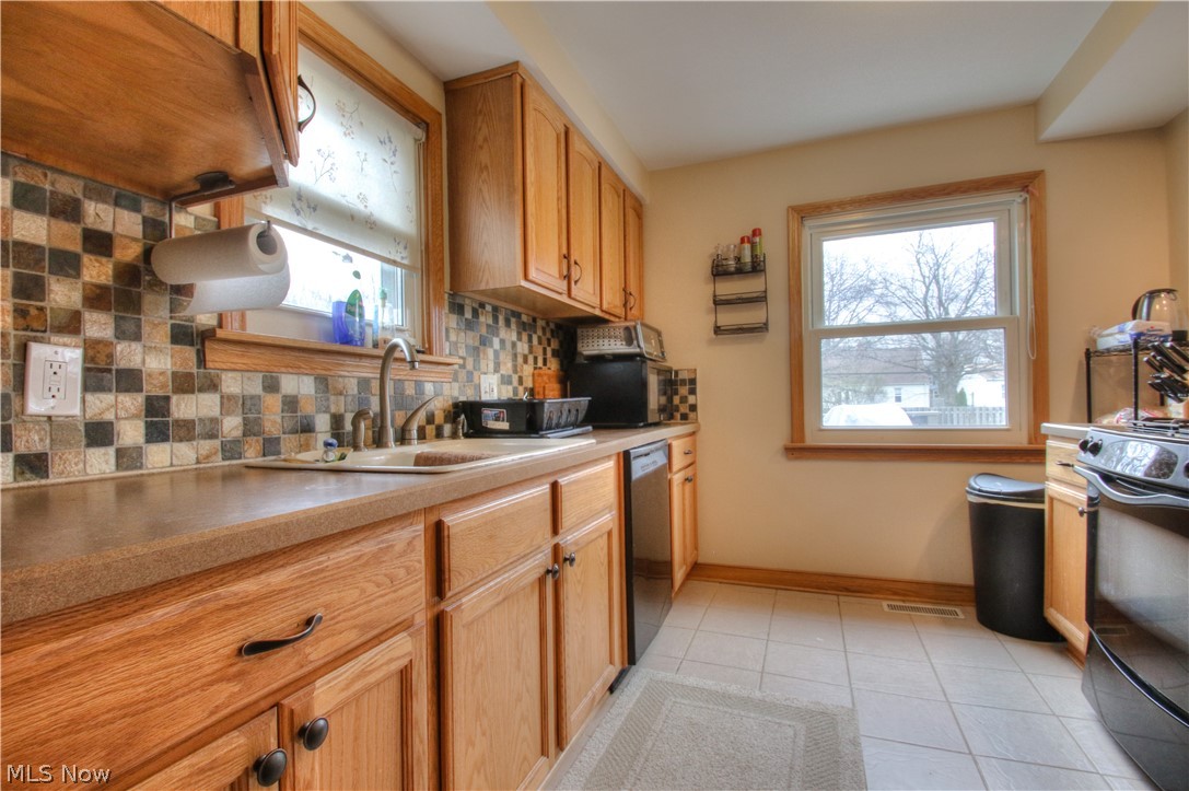 1383 Sunview Road Lyndhurst, OH 44124 - Photo 19 of 34