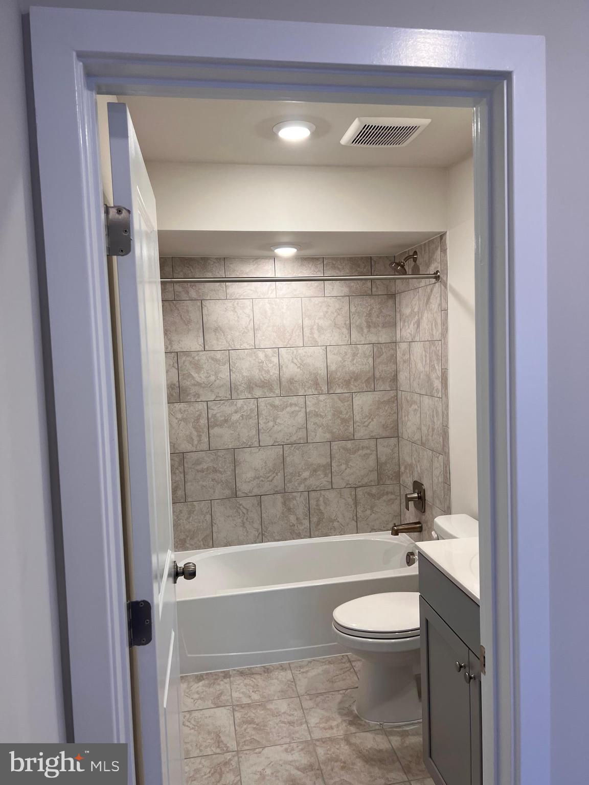 13927 Anderson Garden Road Laurel, MD 20707 - Photo 31 of 31 a bathroom with a toilet a sink and bathtub