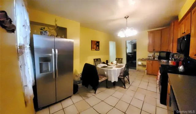 a view of a livingroom with furniture