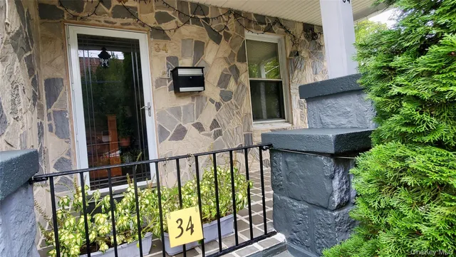 a view of a back yard of the house