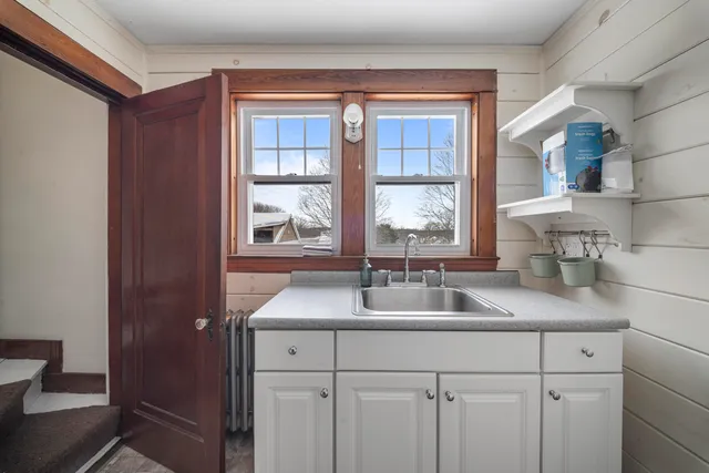 $377,500 | 53 Main Street, Bowdoinham, ME 04008