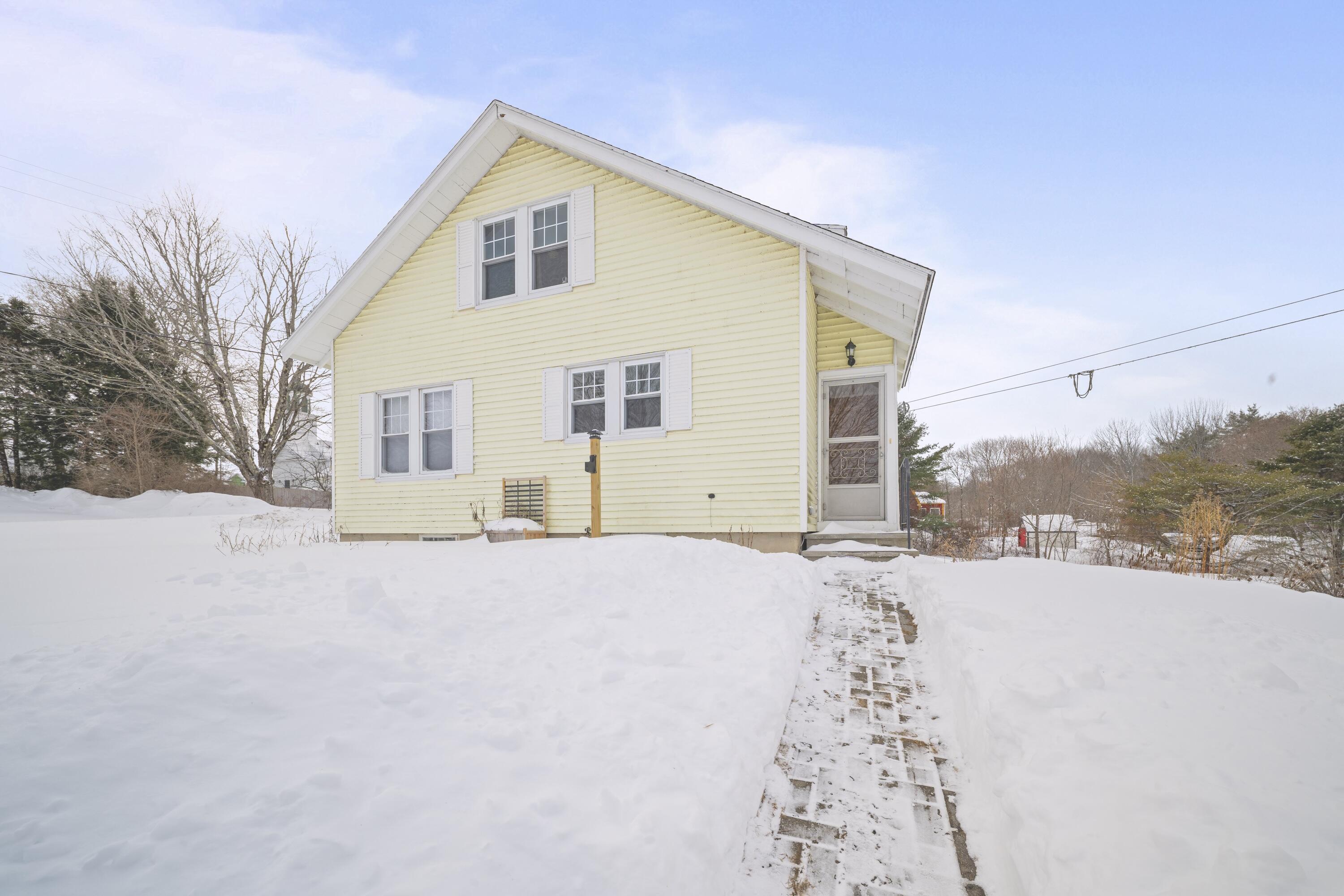 53 Main Street Bowdoinham, ME 04008 - Photo 3 of 39 DSC09186