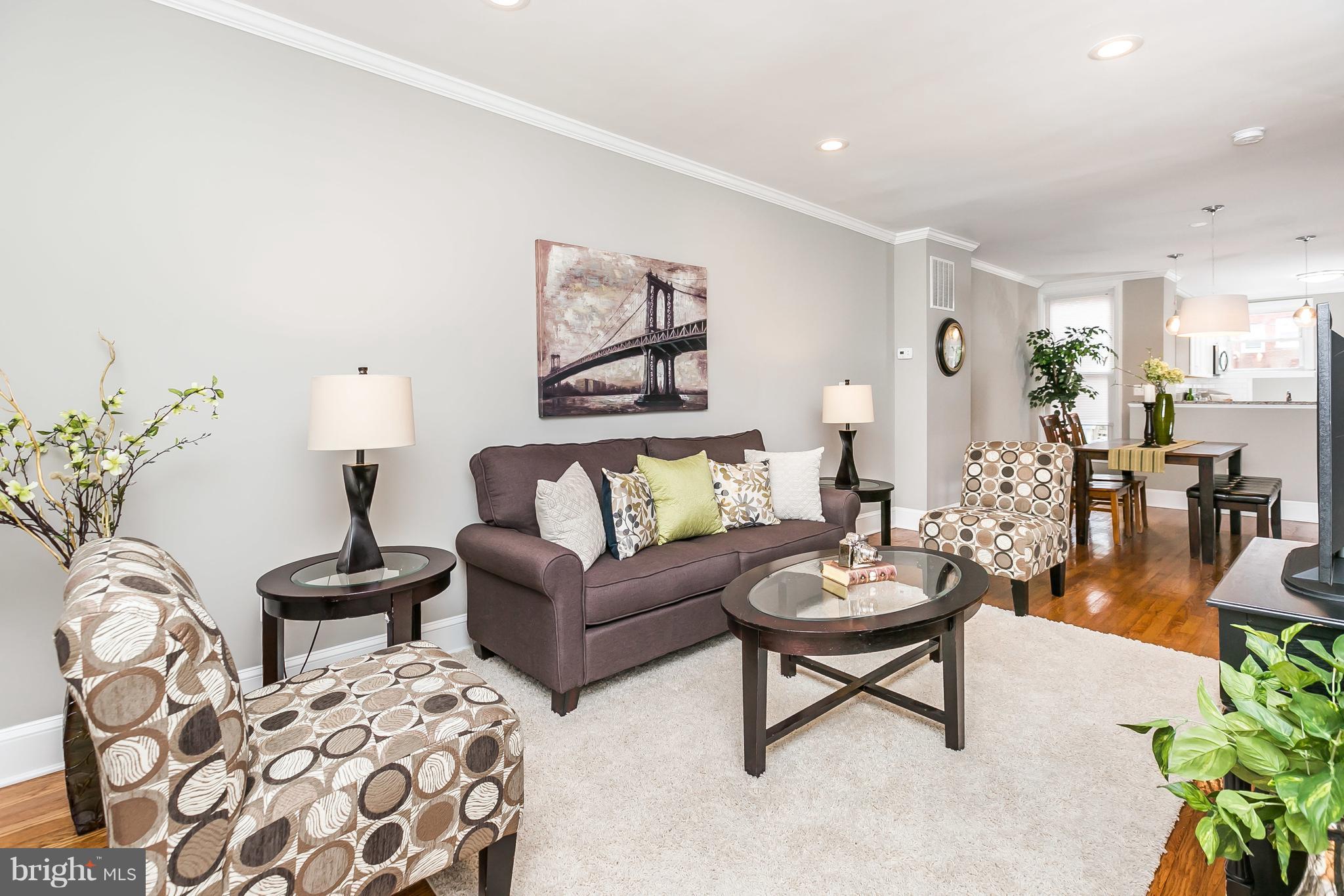 3805 Woodridge Road Baltimore, MD 21229 - Photo 7 of 30 Living Room