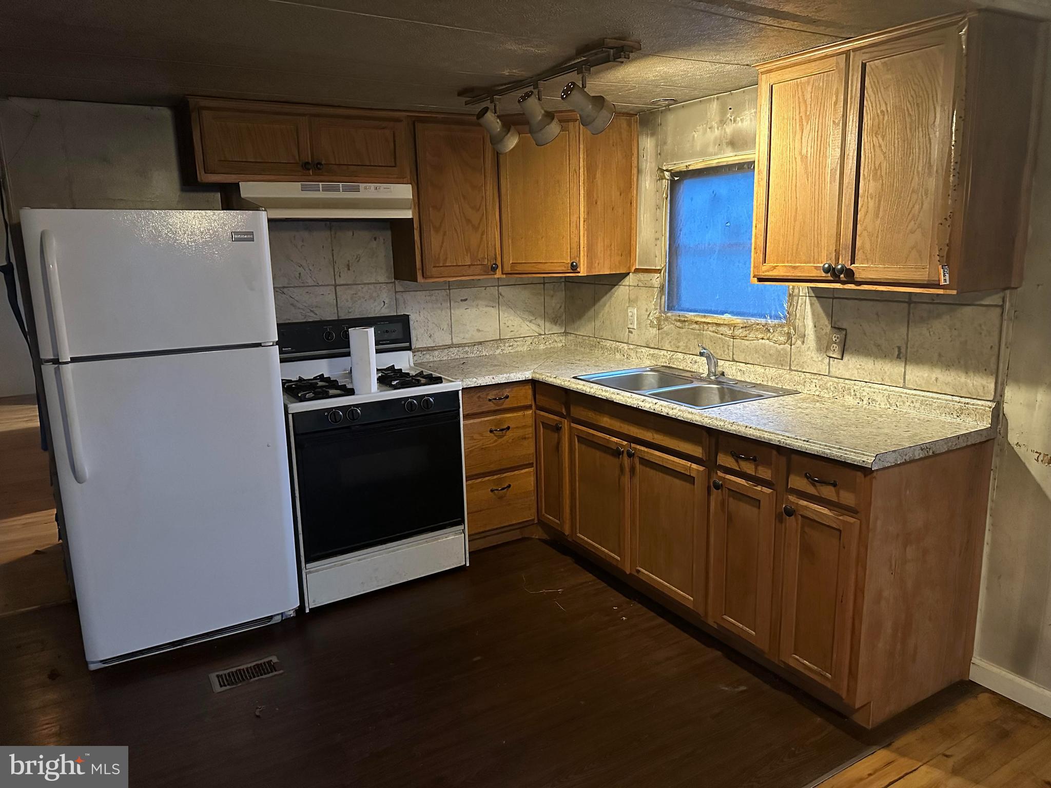10460 Enfield Road Felton, PA 17322 - Photo 3 of 34