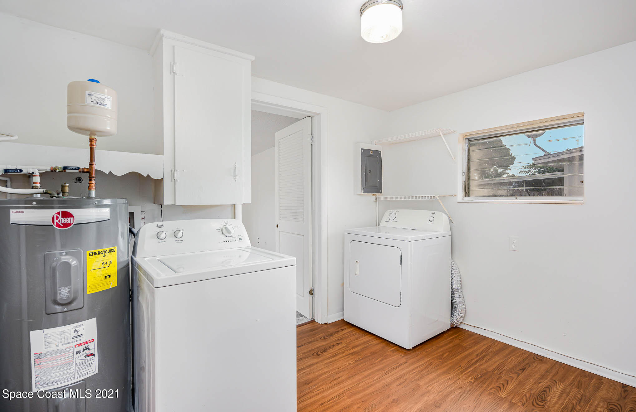 2127 Fatzler Road Melbourne, FL 32935 - Photo 19 of 21 a utility room with dryer and washer