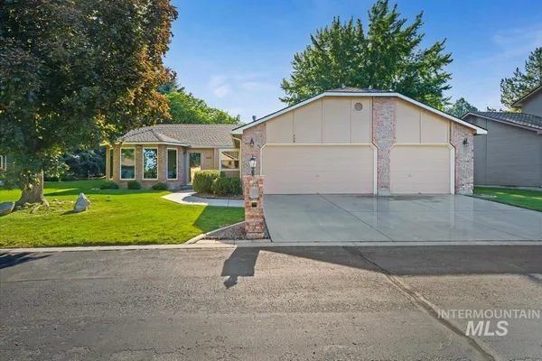 $675,000 | 706 North Harvey Lane, Eagle, ID 83616
