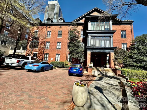 $1,595 | 229 North Poplar Street, Unit 29, Charlotte, NC 28202