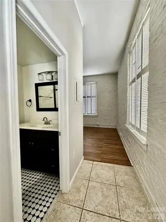 $1,595 | 229 North Poplar Street, Unit 29, Charlotte, NC 28202