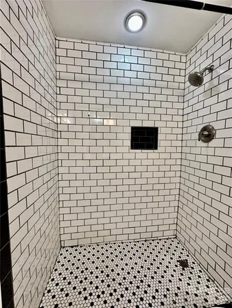 $1,595 | 229 North Poplar Street, Unit 29, Charlotte, NC 28202