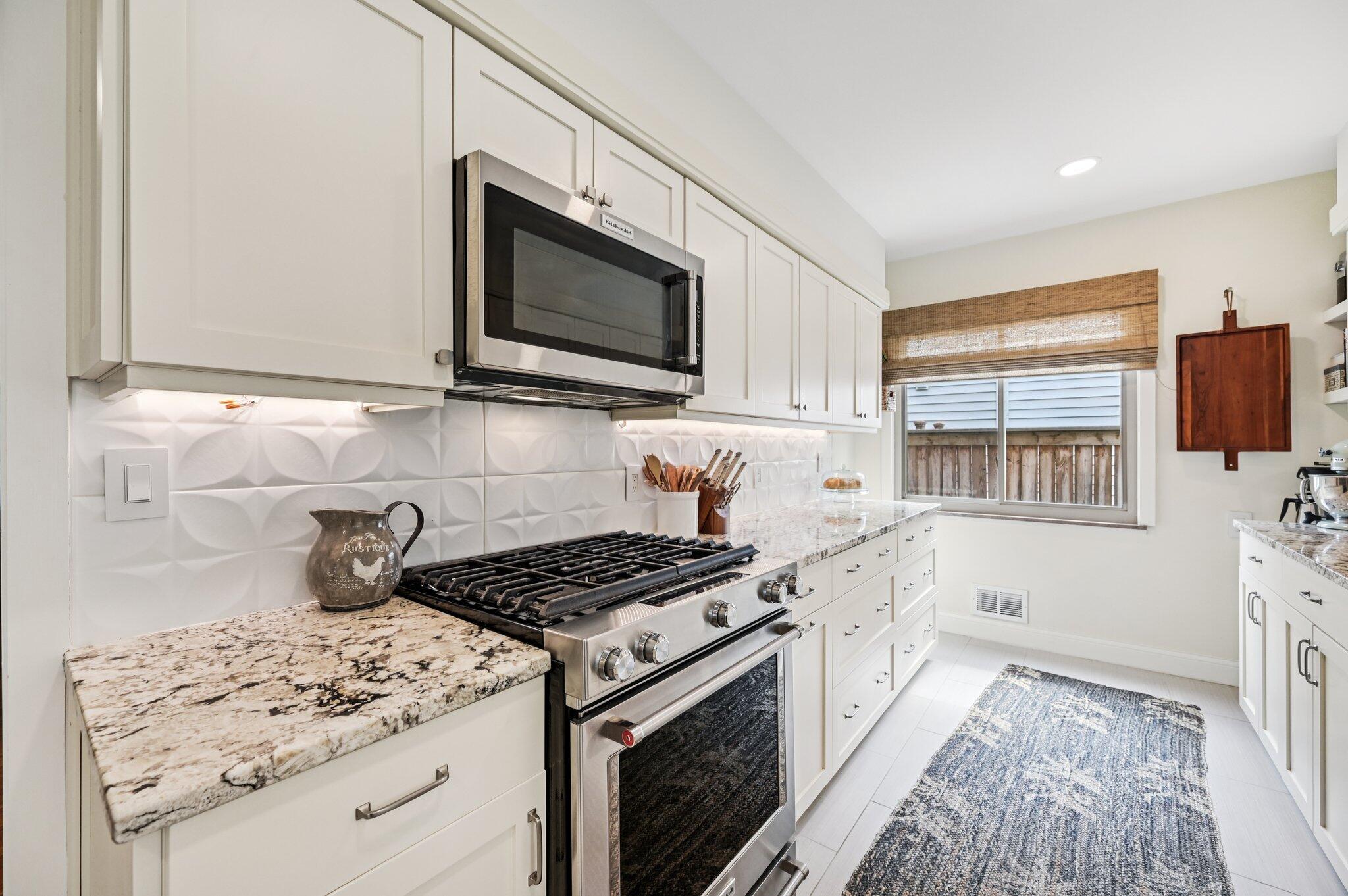 1537 Barrington Road Columbus, OH 43221 - Photo 13 of 49 13-web-or-mls-Barrington Rd-1006-013