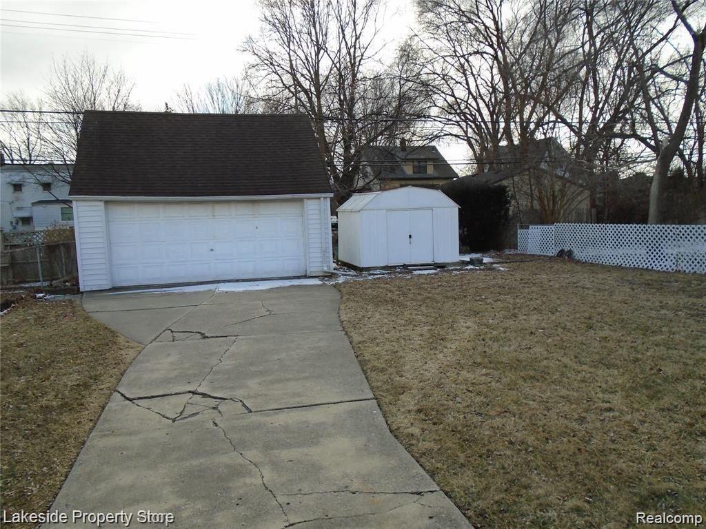 15542 Charles R Avenue Eastpointe, MI 48021 - Photo 2 of 10