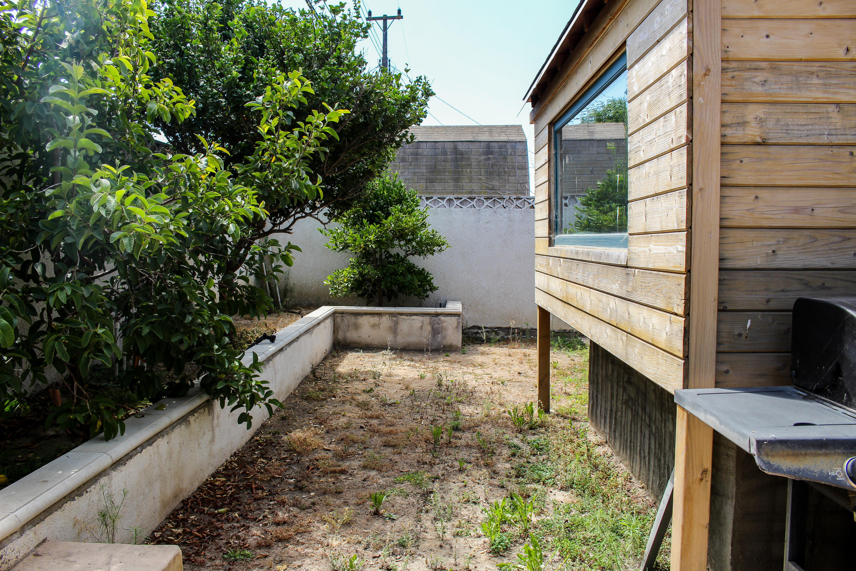 3030 Merced Place Oxnard, CA 93033 - Photo 13 of 15 Backyard 4