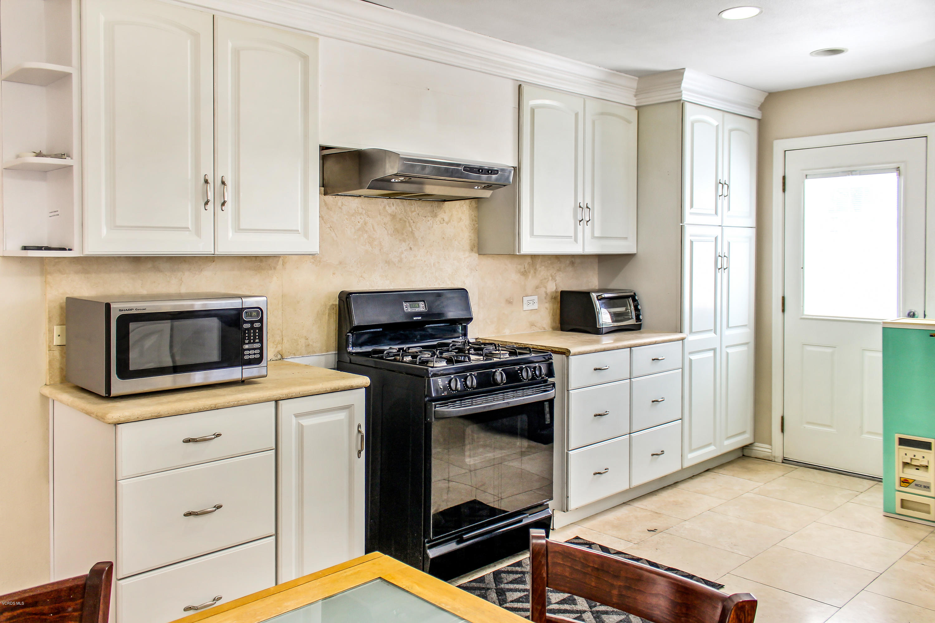 3030 Merced Place Oxnard, CA 93033 - Photo 3 of 15 Kitchen 1