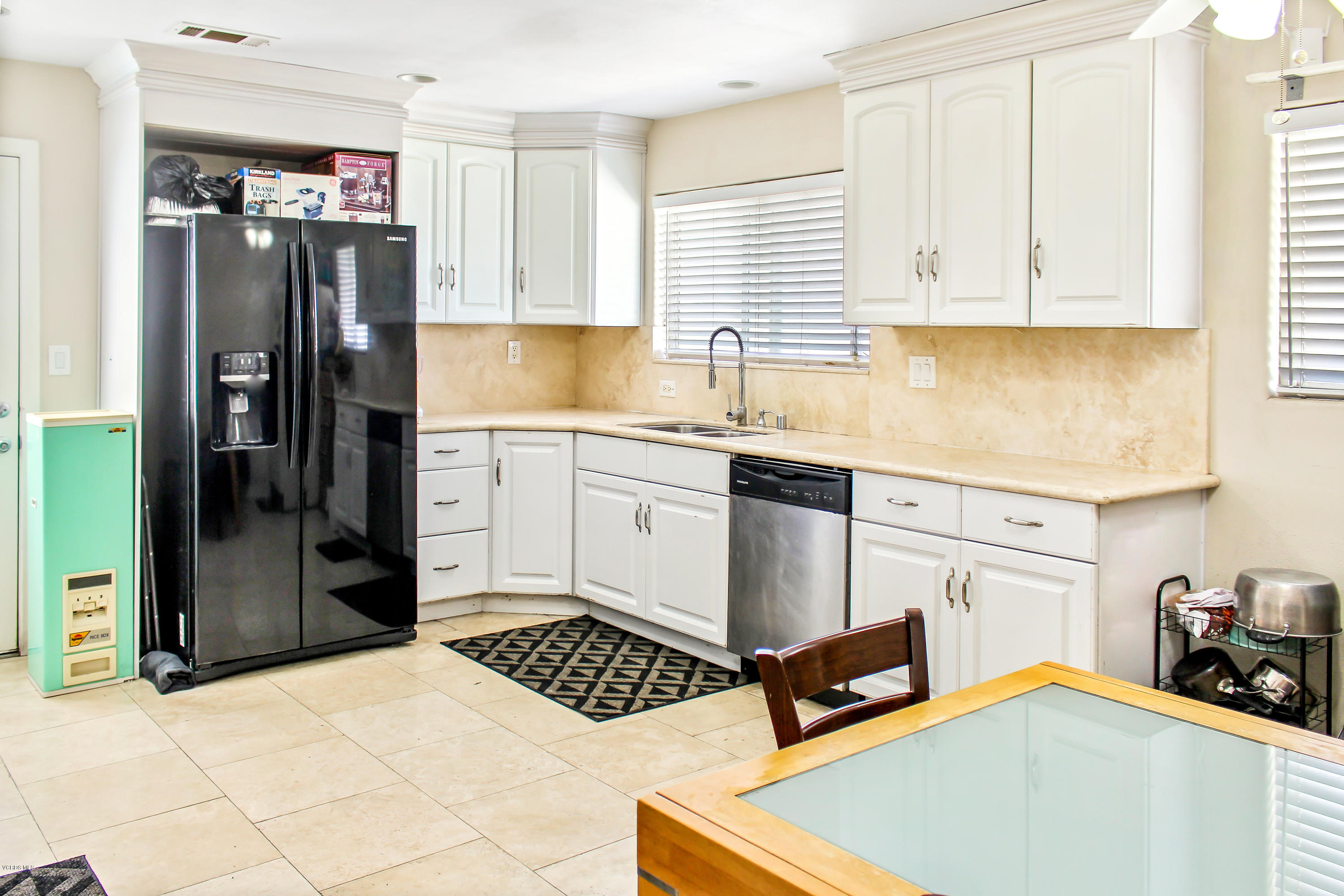 3030 Merced Place Oxnard, CA 93033 - Photo 4 of 15 Kitchen 2