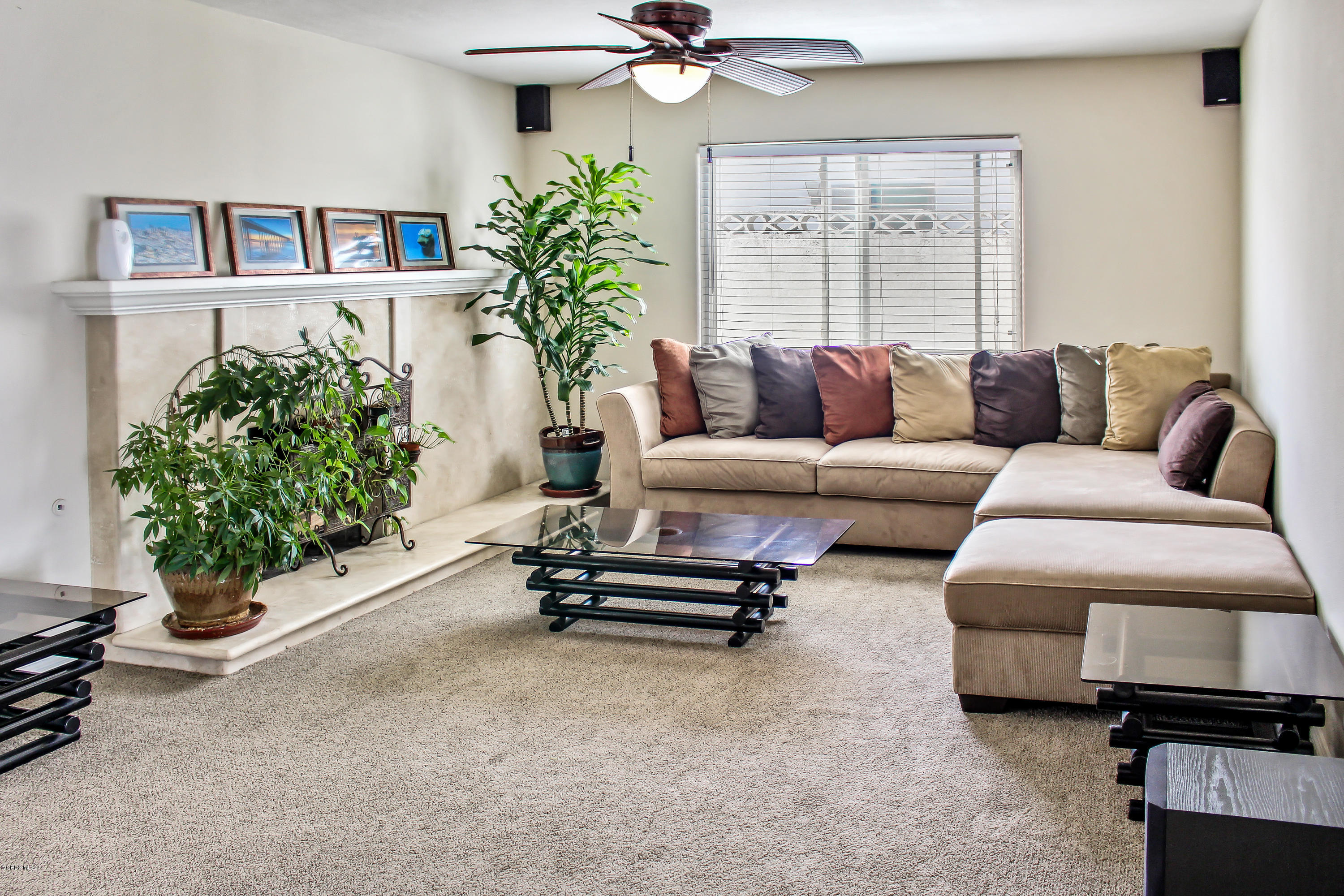 3030 Merced Place Oxnard, CA 93033 - Photo 5 of 15 Living Room 1