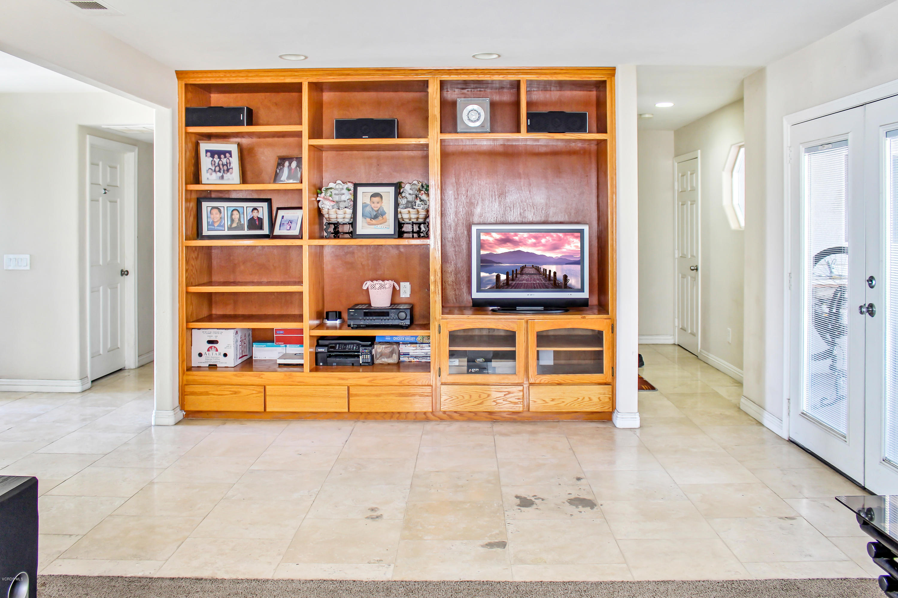 3030 Merced Place Oxnard, CA 93033 - Photo 7 of 15 Living Room 3
