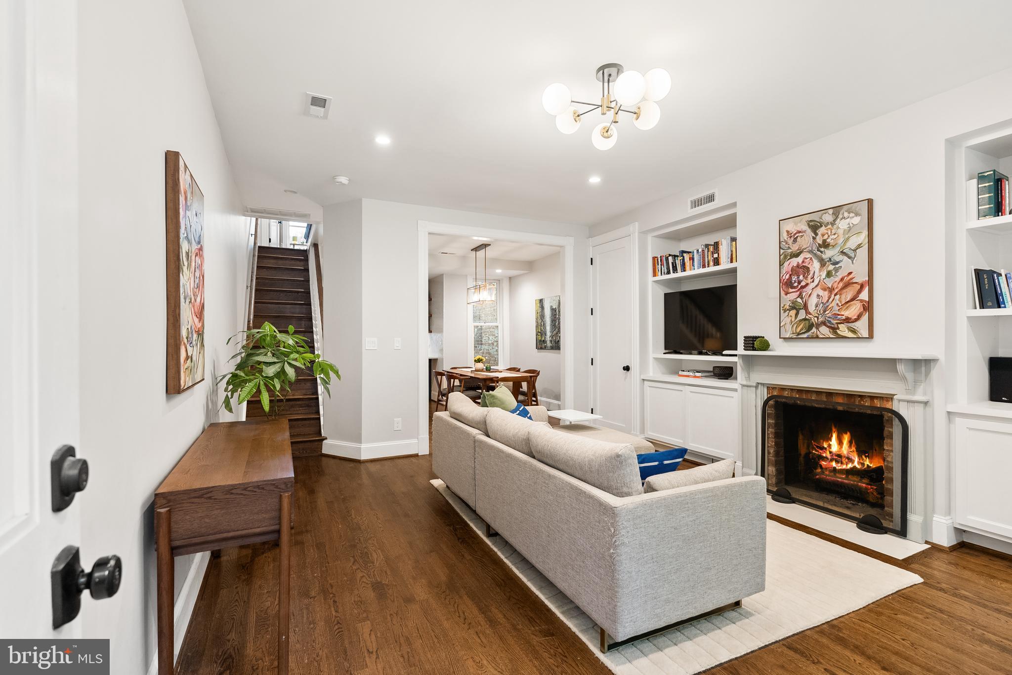 Welcome to 1206 D St NE!