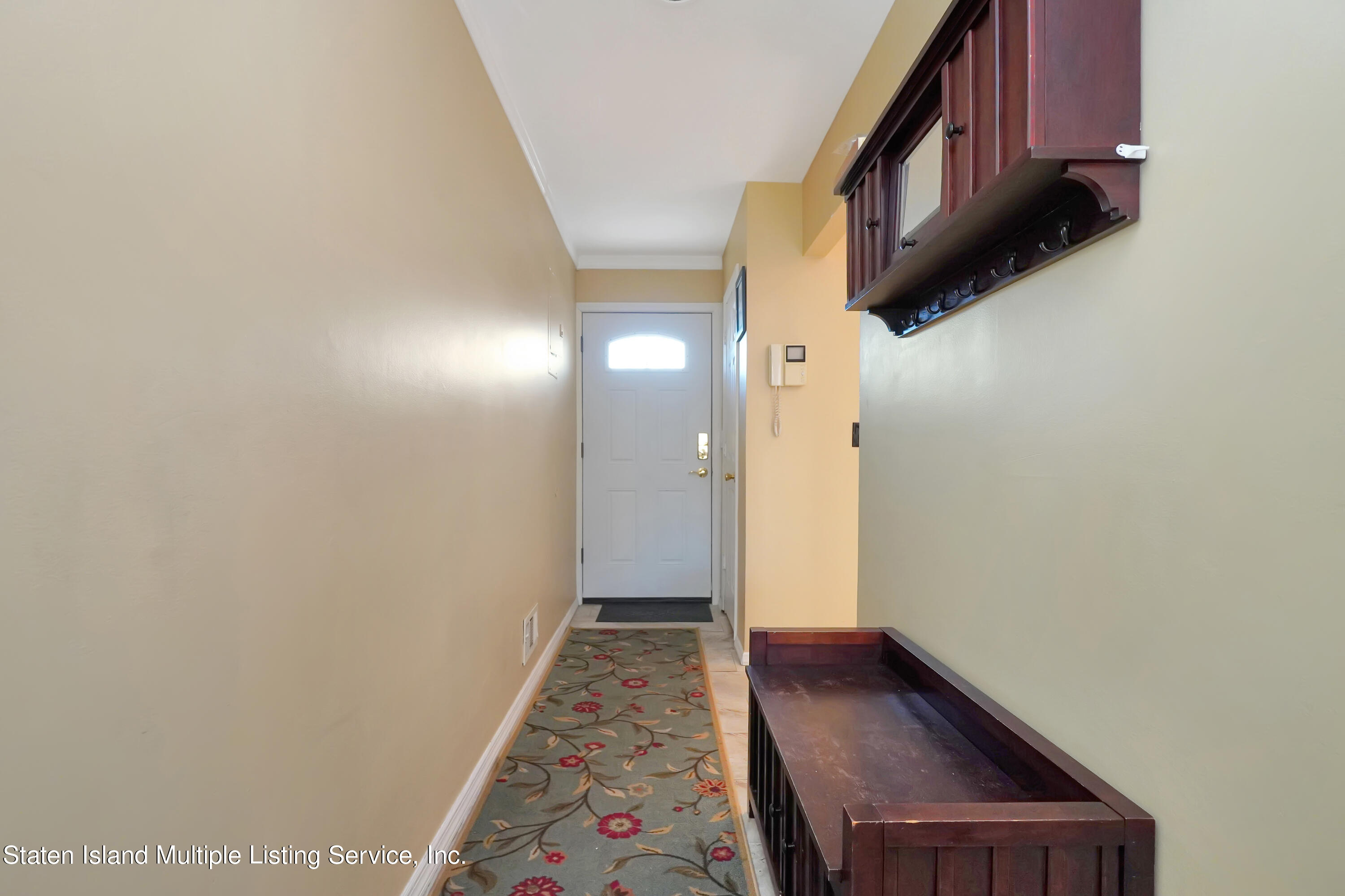 985 West Fingerboard Road Staten Island, NY 10304 - Photo 2 of 33 (2) FOYER