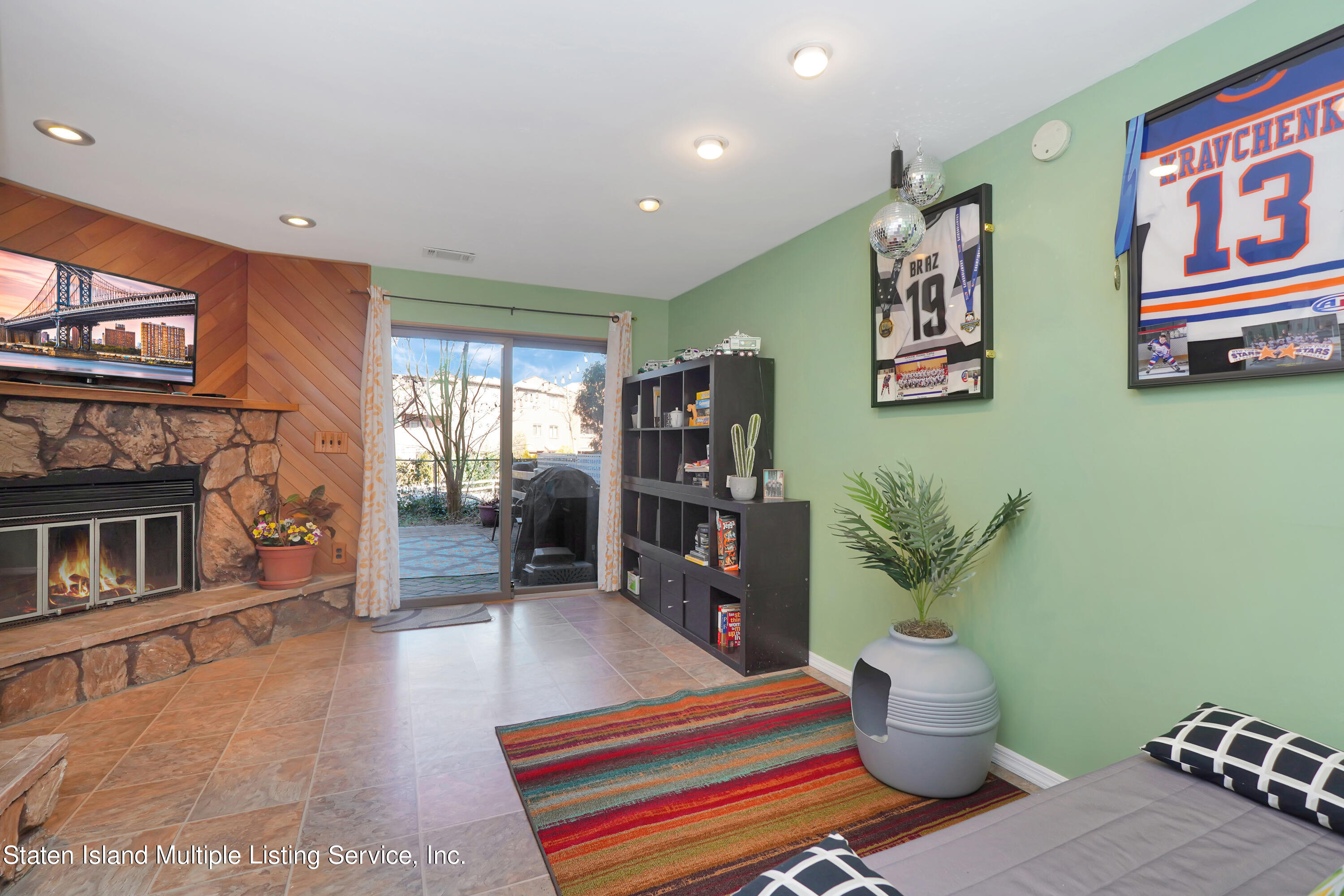 985 West Fingerboard Road Staten Island, NY 10304 - Photo 22 of 33 (22) RECREATION ROOM