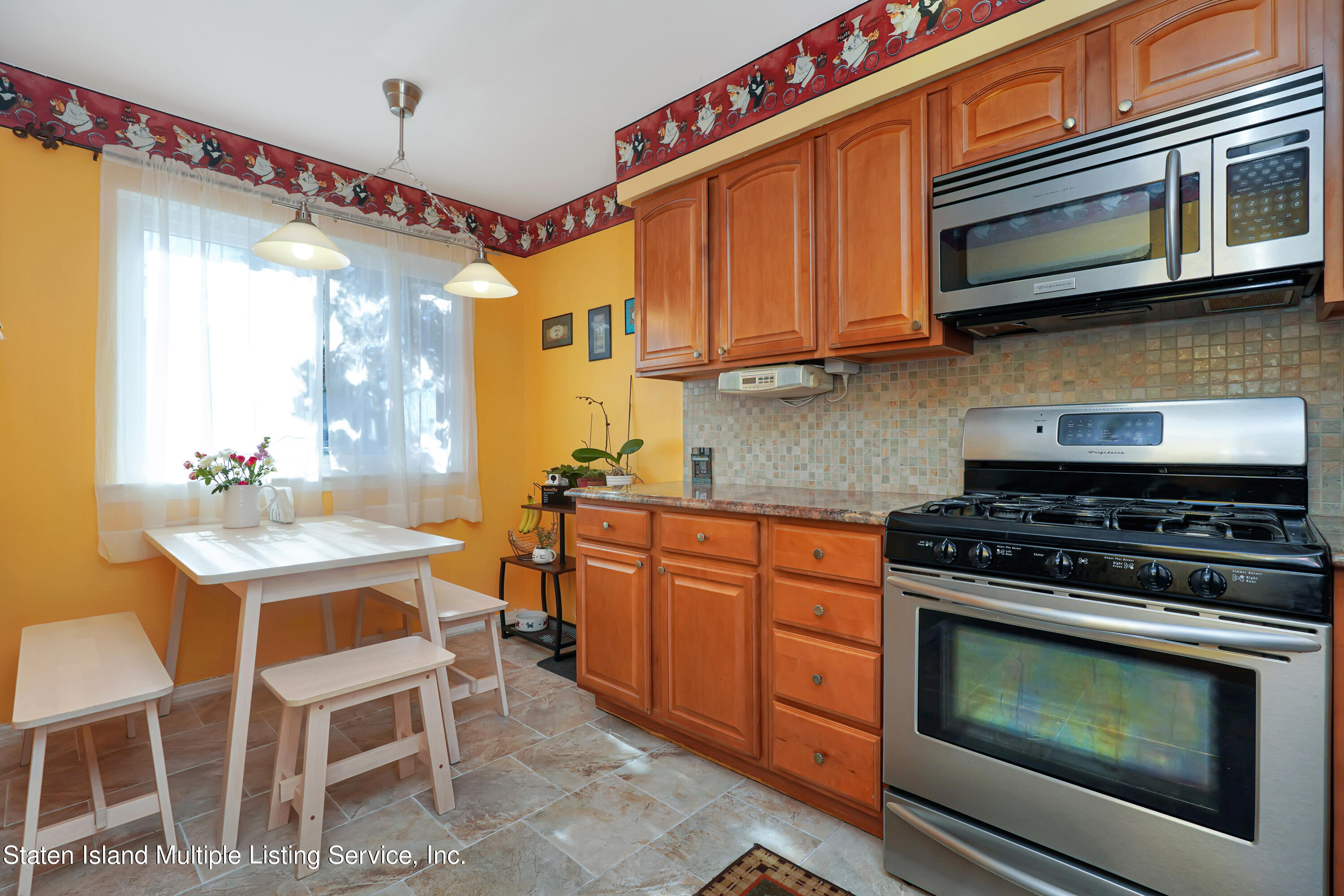 985 West Fingerboard Road Staten Island, NY 10304 - Photo 4 of 33 (4) KITCHEN