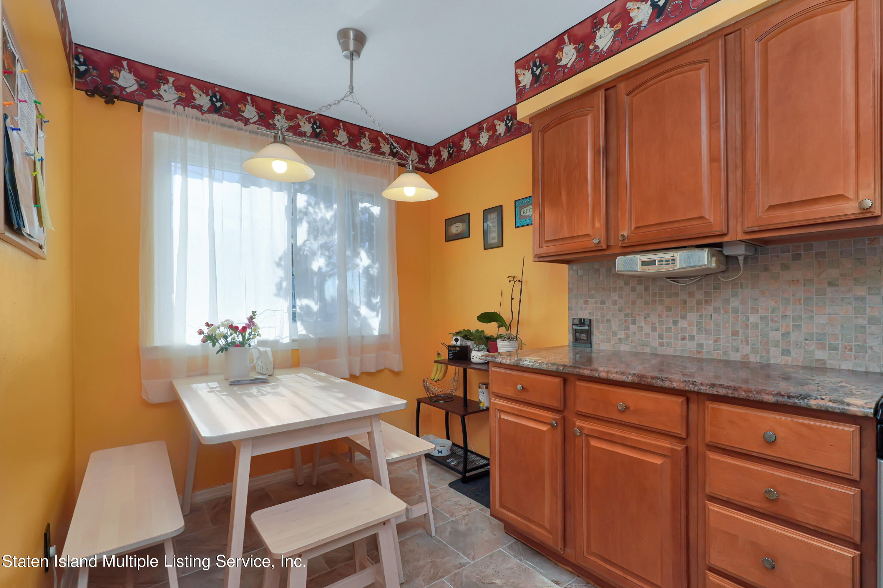 985 West Fingerboard Road Staten Island, NY 10304 - Photo 5 of 33 (5) KITCHEN