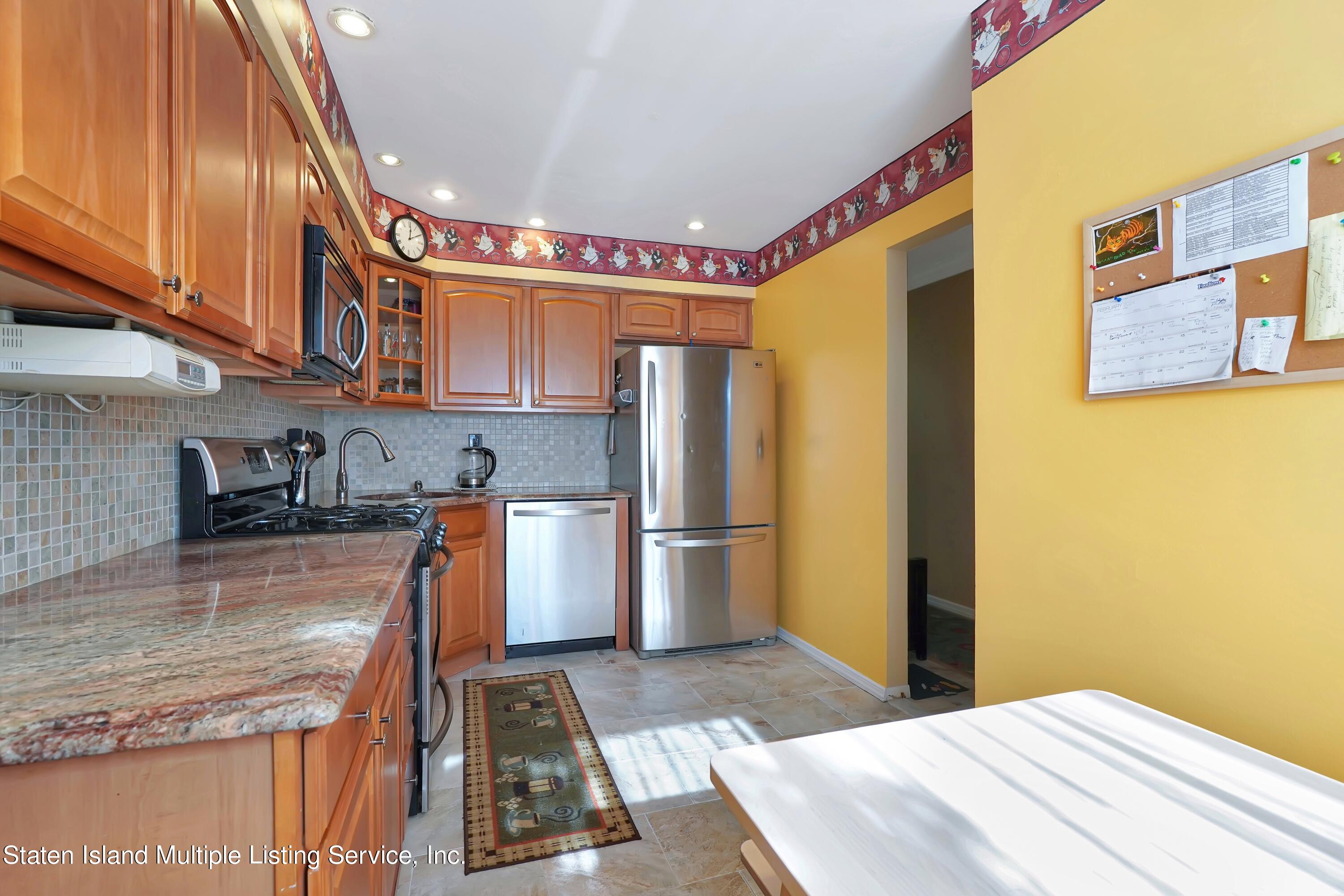 985 West Fingerboard Road Staten Island, NY 10304 - Photo 6 of 33 (6) KITCHEN