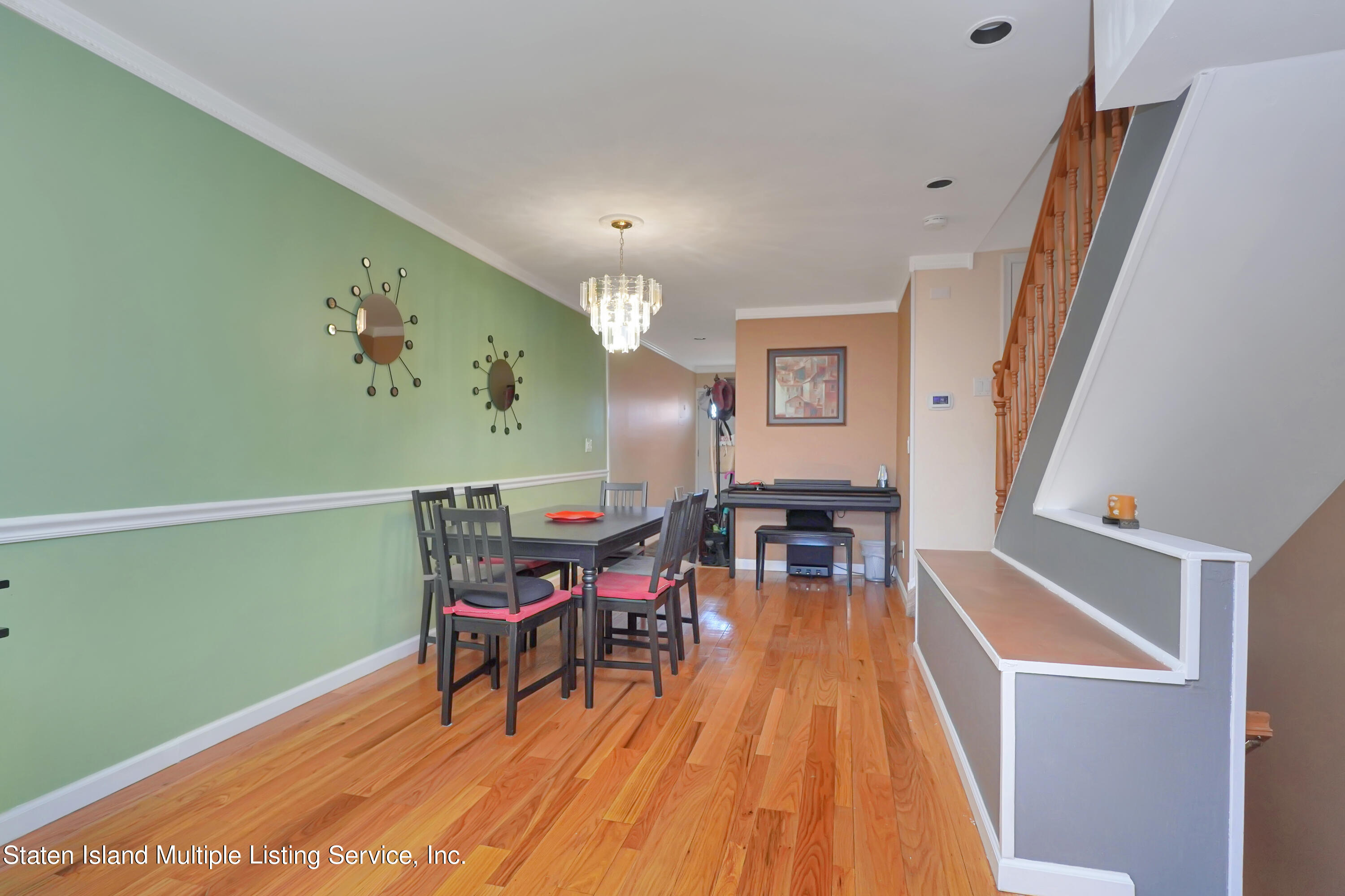 985 West Fingerboard Road Staten Island, NY 10304 - Photo 8 of 33 (8) DINNING AREA