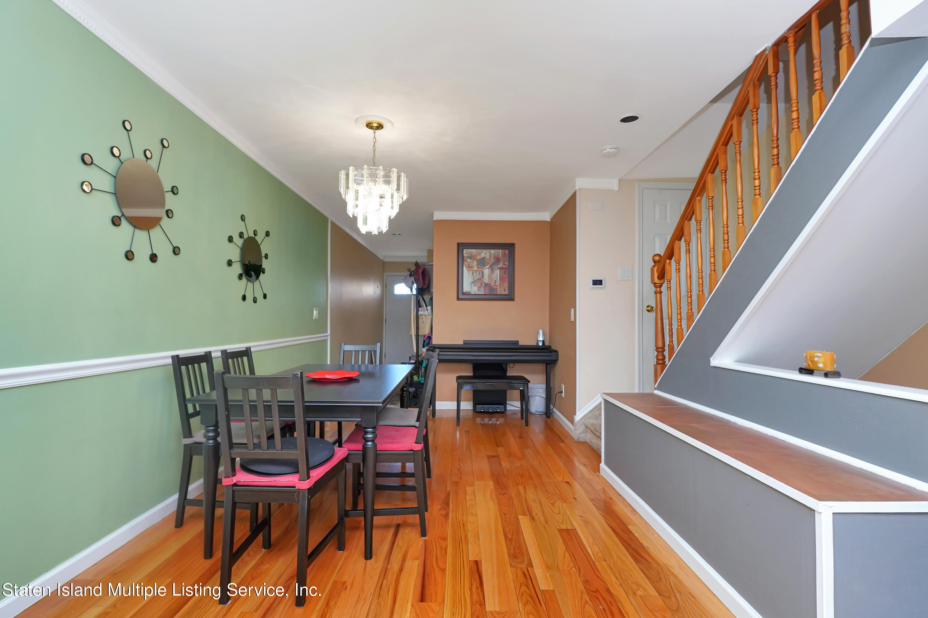 985 West Fingerboard Road Staten Island, NY 10304 - Photo 9 of 33 (9) DINNING AREA