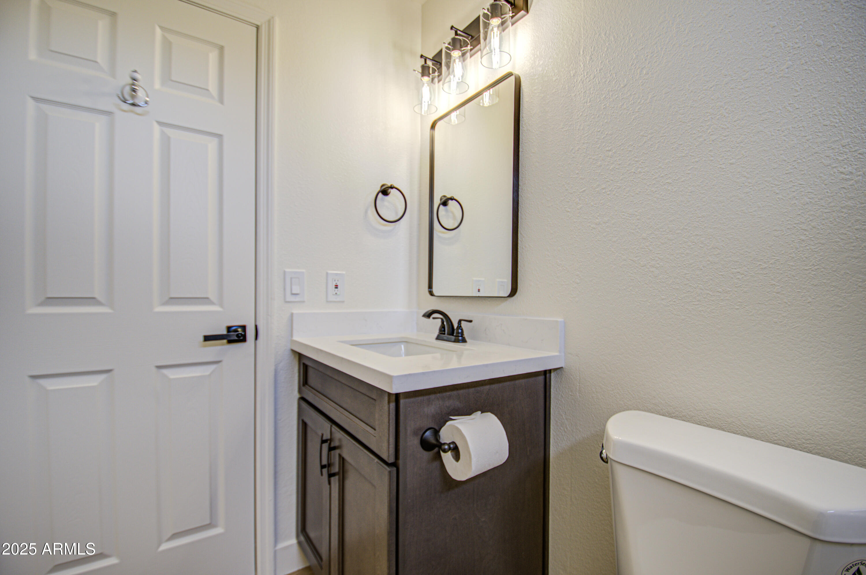 310 North Mountain View Road Apache Junction, AZ 85119 - Photo 25 of 46 Bathroom 2-pic 2