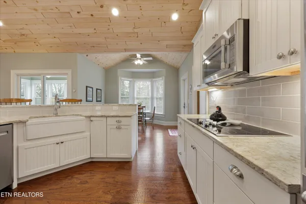 $675,000 | 1221 Brighton Drive, Alcoa, TN 37701