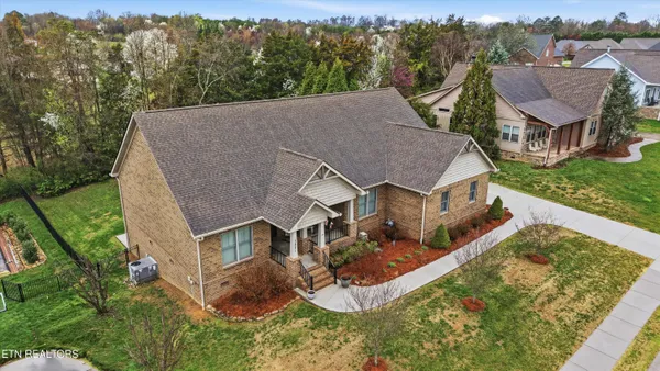 $675,000 | 1221 Brighton Drive, Alcoa, TN 37701