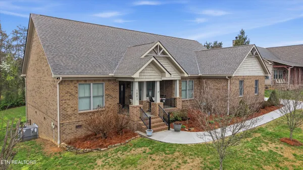 $675,000 | 1221 Brighton Drive, Alcoa, TN 37701
