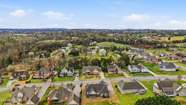 $675,000 | 1221 Brighton Drive, Alcoa, TN 37701