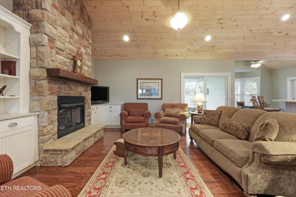 $675,000 | 1221 Brighton Drive, Alcoa, TN 37701