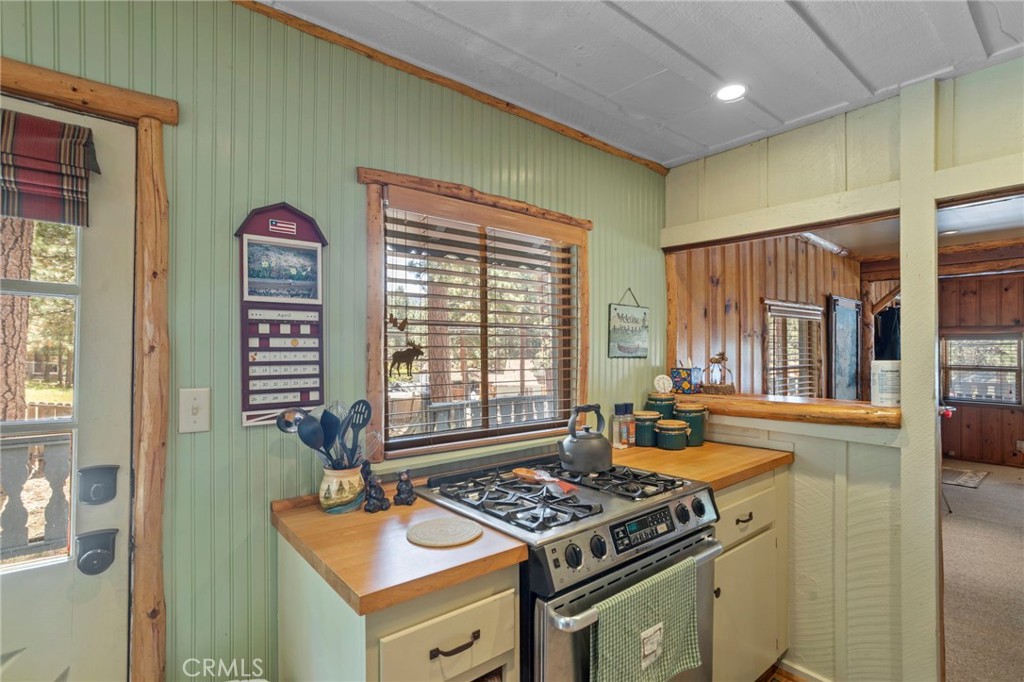 459 Edgemoor Road Big Bear Lake, CA 92315 - Photo 16 of 34