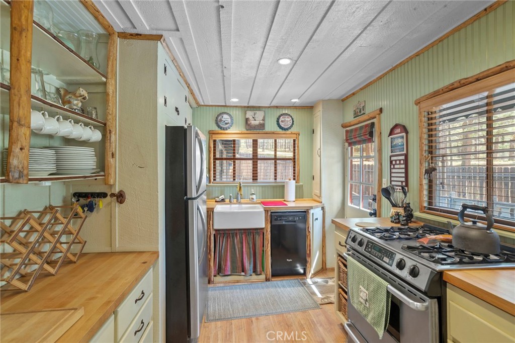 459 Edgemoor Road Big Bear Lake, CA 92315 - Photo 18 of 34