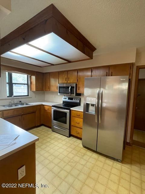5238 Damascus Road North Jacksonville, FL 32207 - Photo 9 of 26 Kitchen