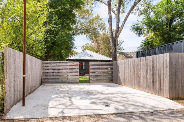 $699,000 | 810 Keasbey Street, Austin, TX 78751