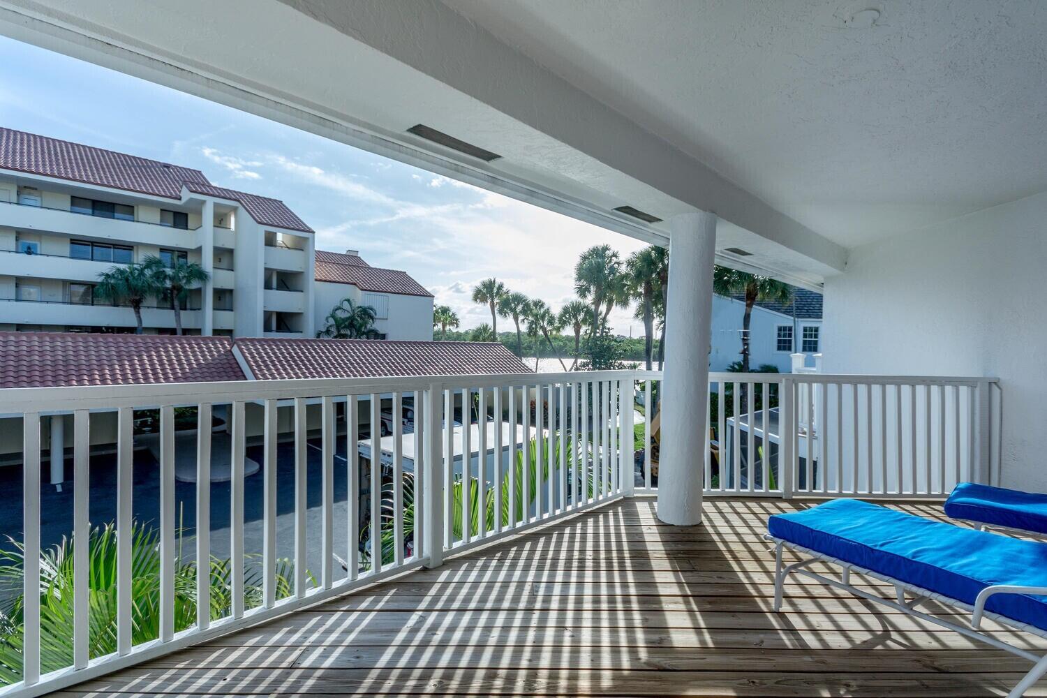 1000 North Us Highway, Unit 661 Jupiter, FL 33477 - Photo 26 of 43 a view of a balcony with wooden floor
