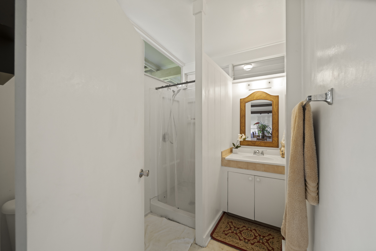 1808 Waianuenue Avenue Hilo, HI 96720 - Photo 16 of 30 a room with sink and mirror