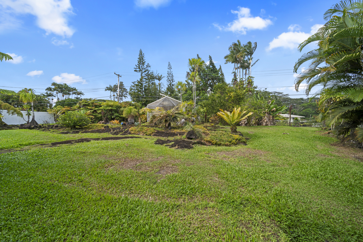 1808 Waianuenue Avenue Hilo, HI 96720 - Photo 26 of 30 a view of a garden