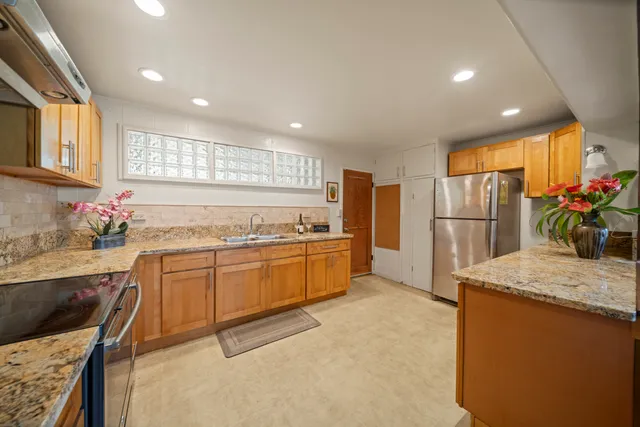 $854,000 | 1808 Waianuenue Avenue, Hilo, HI 96720