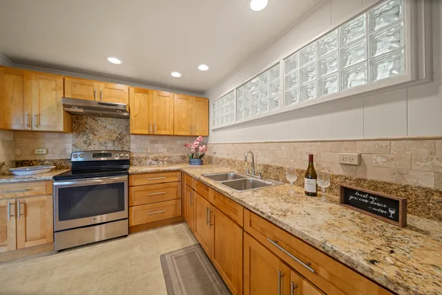 $854,000 | 1808 Waianuenue Avenue, Hilo, HI 96720