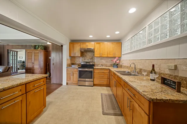 $854,000 | 1808 Waianuenue Avenue, Hilo, HI 96720