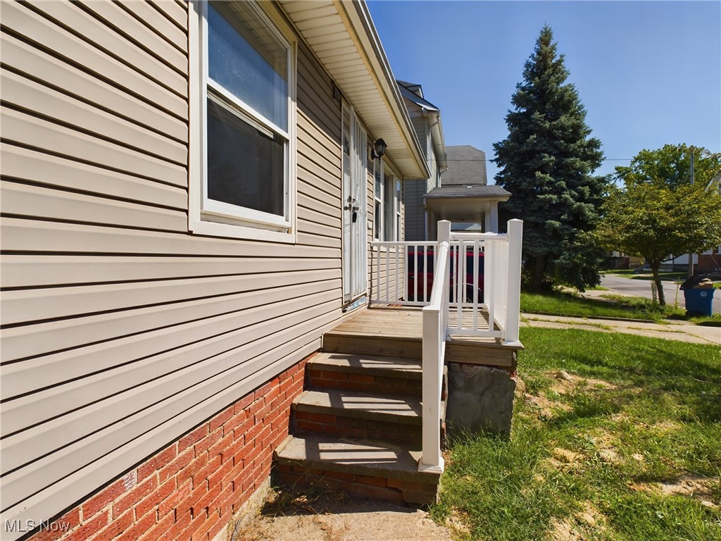 793 Alhambra Road Cleveland, OH 44110 - Photo 4 of 25 Front Porch